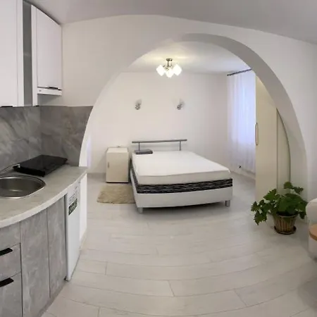 House Menchul Mala Uhol'ka