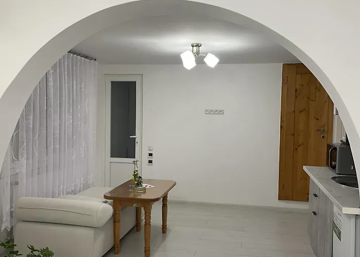 Апартаменты House Menchul