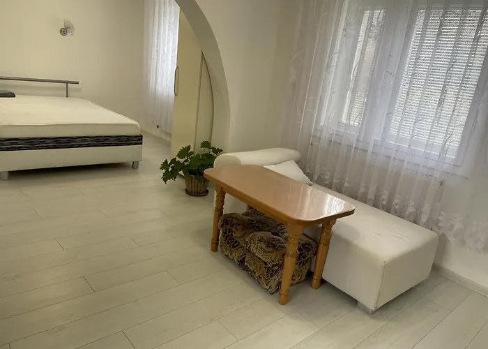 House Menchul Апартаменты